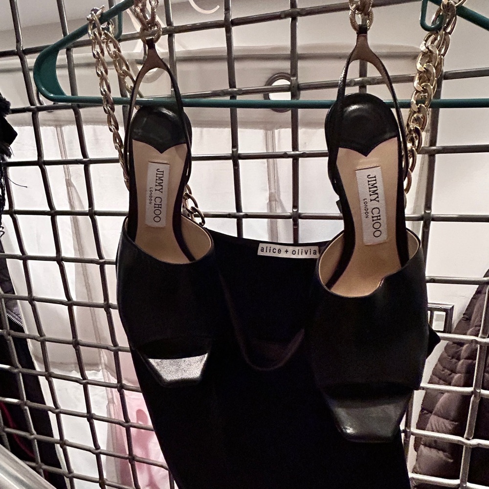 JIMMY CHOO Chain-Link Sae 90 Sandals
Made in Italy, size 39. Excellent. - Picture 5 of 6